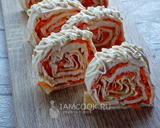 Лаваш с крабовыми палочками и корейской морковкой