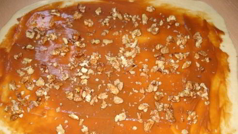 лаваш со сгущенкой и орехами