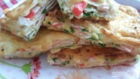 обжаренный лаваш с крабовыми палочками