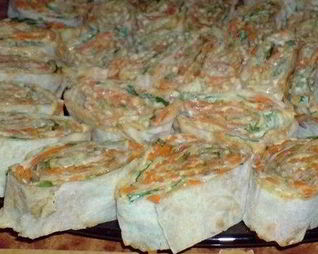 Рулетики из лаваша с ветчиной, зеленью и сыром