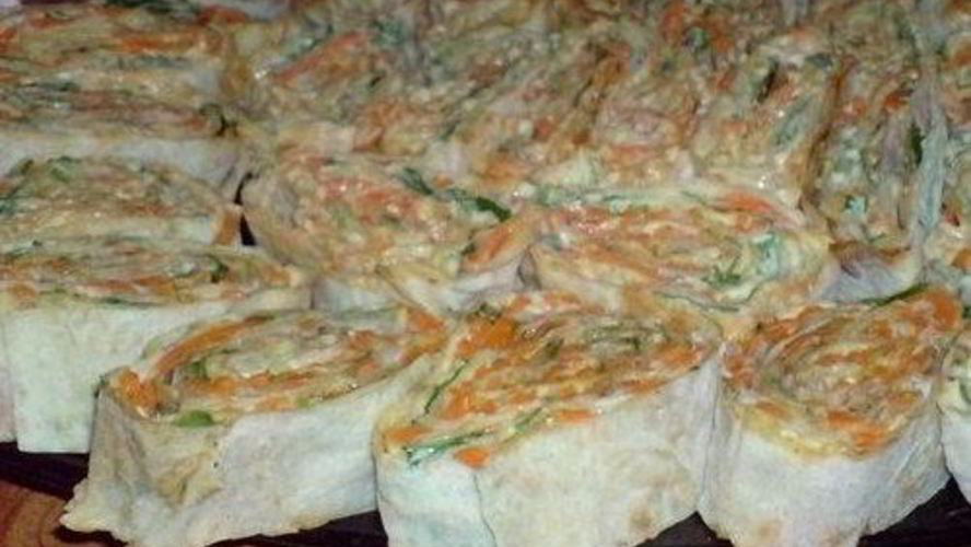 Рецепт рулетиков из лаваша с ветчиной, зеленью и сыром