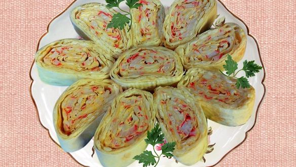 Рецепт Рулетов из лаваша с крабовыми палочками и творогом