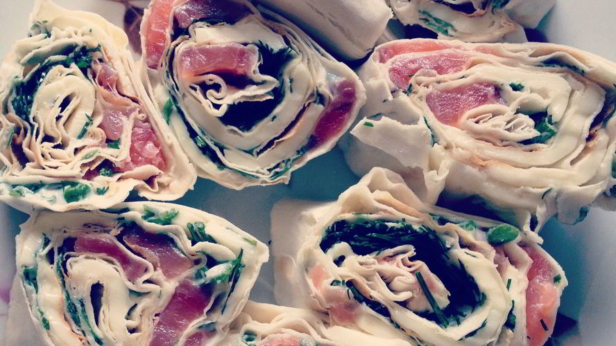 Рецепт рулетов из лаваша с семгой