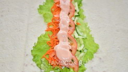 сосиска в лаваше с корейской морковкой