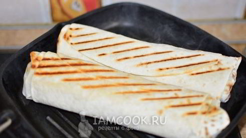 сосиска в лаваше с корейской морковкой