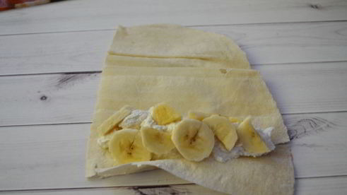 трубочки из лаваша с творогом и бананом