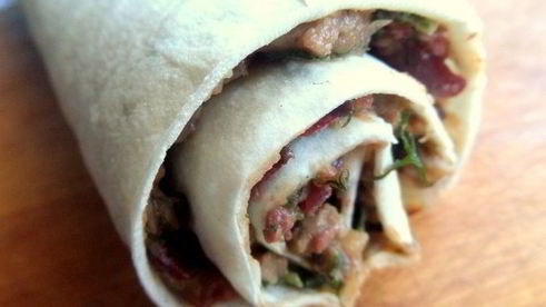 закуска из фасоли в лаваше сытная