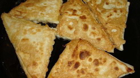 закуска из крабовых палочек в лаваше, обжаренная