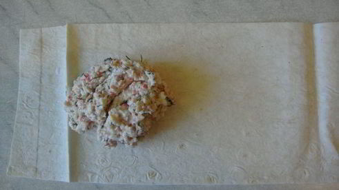 закуска из крабовых палочек в лаваше, обжаренная