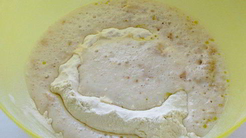 двухслойная фокачча с оливками и молодым сыром