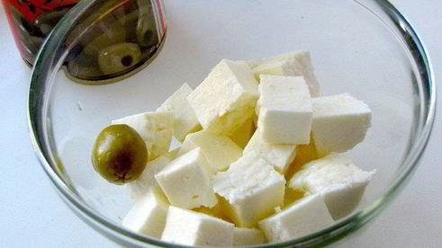 двухслойная фокачча с оливками и молодым сыром