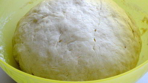 двухслойная фокачча с оливками и молодым сыром