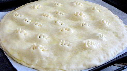 двухслойная фокачча с оливками и молодым сыром