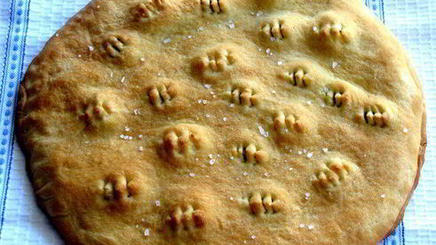 двухслойная фокачча с оливками и молодым сыром