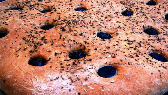 Рецепт Фокаччи из муки двух сортов с маслинами и травами