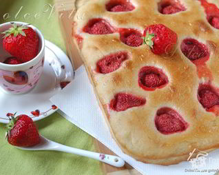 Фокачча с клубникой