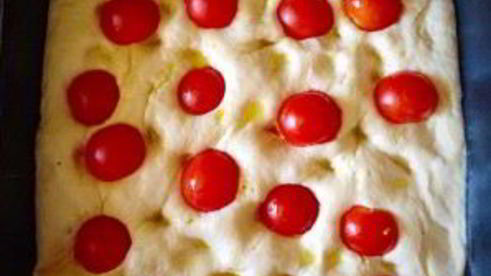 фокачча с помидорами черри