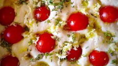 фокачча с помидорами черри