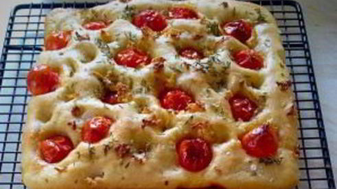 фокачча с помидорами черри