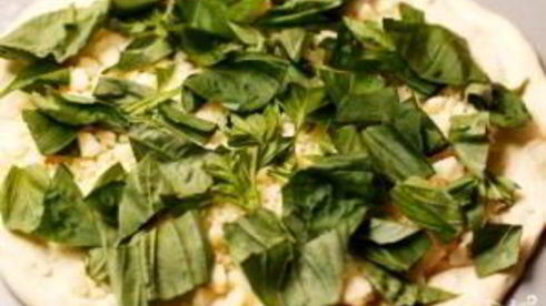 фокачча с сыром и базиликом