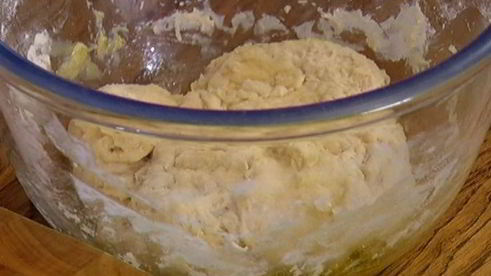 фокачча с вялеными помидорами и базиликом