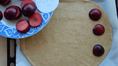 фокачча со сливами