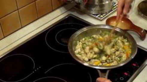 куриное филе с лепешками