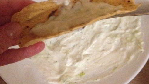 кусочки курицы в индийской лепешке с манго и лаймовой заправкой