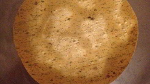 кусочки курицы в индийской лепешке с манго и лаймовой заправкой