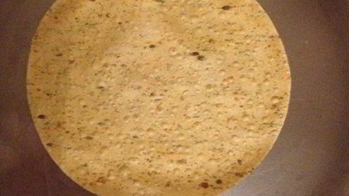 кусочки курицы в индийской лепешке с манго и лаймовой заправкой