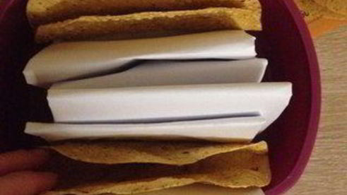 кусочки курицы в индийской лепешке с манго и лаймовой заправкой