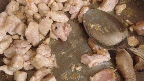 кусочки курицы в индийской лепешке с манго и лаймовой заправкой