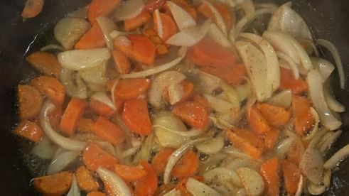 лепешка со свиным паштетом и сладкими овощами