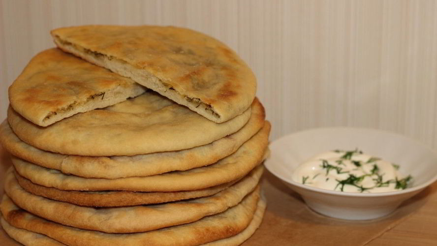 Рецепт лепешек на кефире с сыром