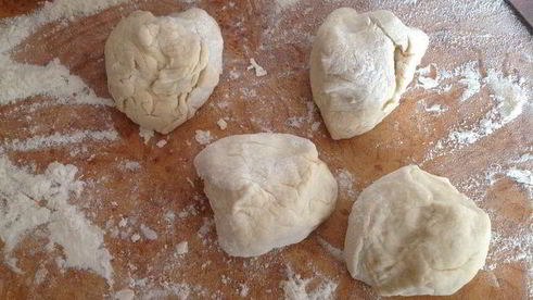 лепешки на минеральной воде с зеленью и сыром