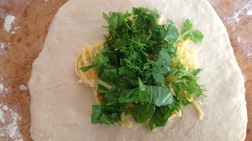 лепешки на минеральной воде с зеленью и сыром