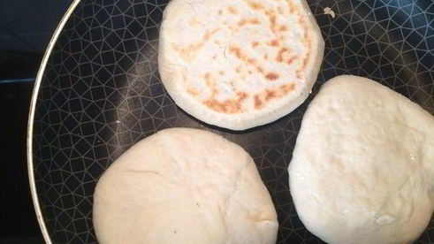 лепешки на минеральной воде с зеленью и сыром