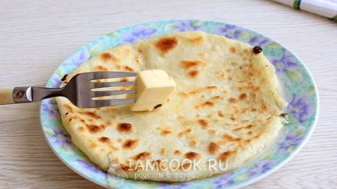 лепешки с творогом и зеленью на сковороде