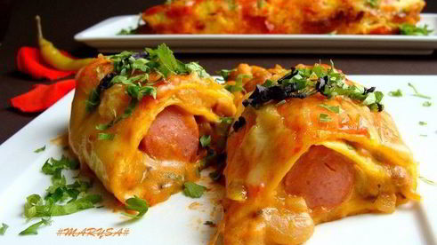 мексиканские лепешки с фасолью, сыром и острым соусом