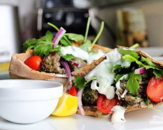 Пита с фаршем и овощами