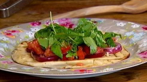 пита с моцареллой, руколой и помидорами