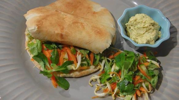 Рецепт Питы с овощами и хумусом