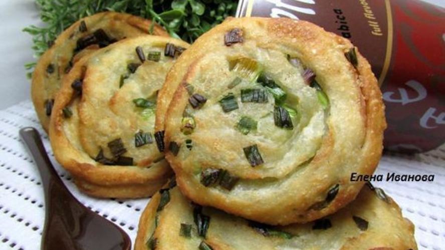 Рецепт слоеных лепешек с зеленым луком