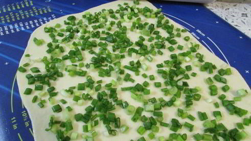 слоеные лепешки с зеленым луком