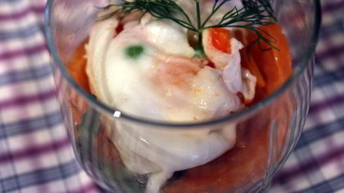 яйцо с овощами и лепешками