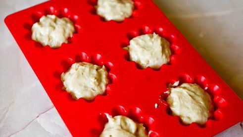 банановые маффины с клубникой