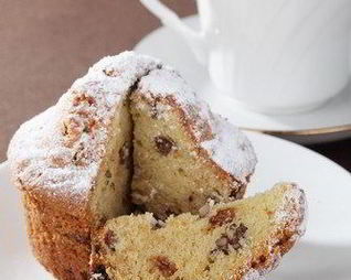 Банановые маффины с шоколадными чипсами и грецкими орехами