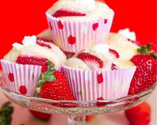 Клубничные маффины с творогом