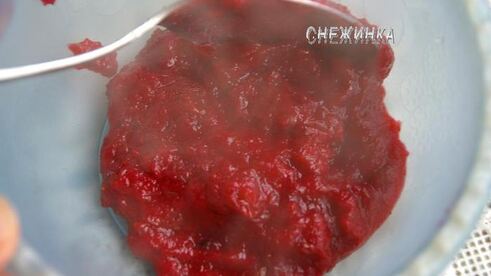 клюквенно-ежевичные маффины с фундуком