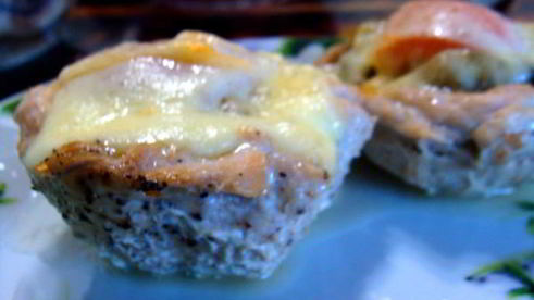 куриные маффины с грибами и винным соусом